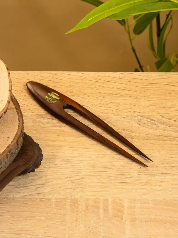 Заколка для волос фигурная, дерево Соно, ракушка, 18х3 см, цв. тёмно-коричневый Заколка для волос фигурная, дерево Соно, ракушка, 18х3 см, цв. тёмно-коричневый