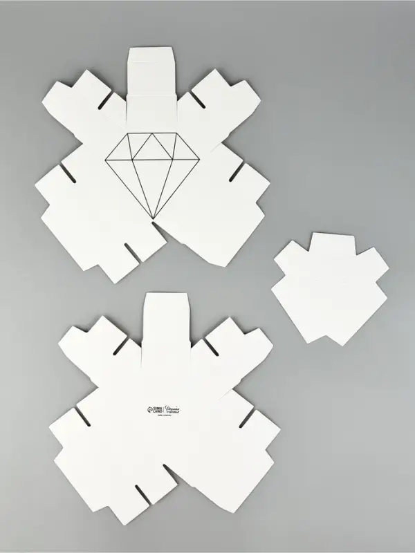 Коробка подарочная под бижутерию «Белая, тиснение», 10 х 9 х 3.5 см Коробка подарочная под бижутерию «Белая, тиснение», 10 х 9 х 3.5 см