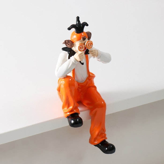 Сувенир полистоун  Сувенир полистоун "Клоун с леденцами, сидит" бело-оранжевый 10х9,5х20 см