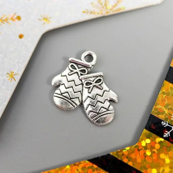 Декор для творчества металл Декор для творчества металл "Варежки" серебро 1,7х1,6 см