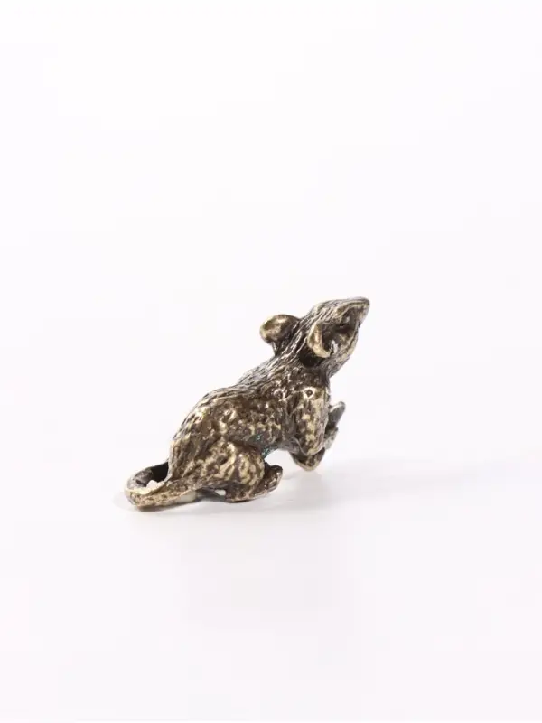 Фигурка декоративная &laquo;Мышка с кукурузой&raquo;, металл, 2.4&times;1.4&times;1.7 см