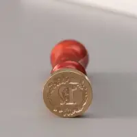 Печать для сургуча с пластиковой ручкой &laquo;Венок с буквой N&raquo;, 2.5&times;2.5&times;6.3 см