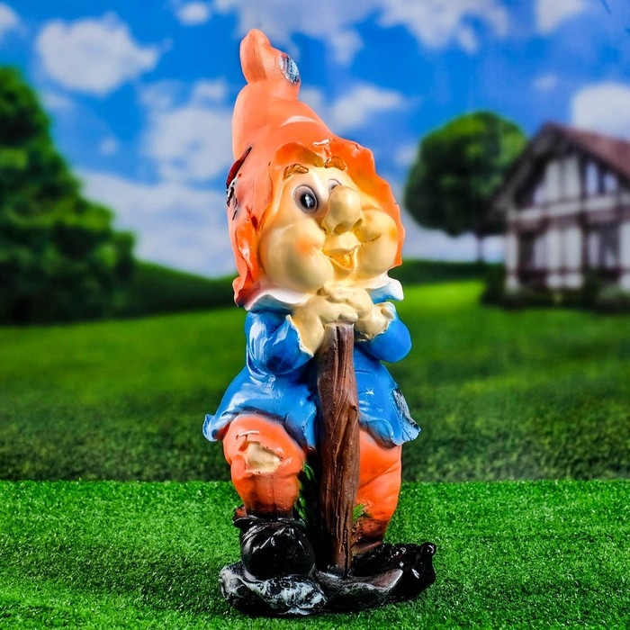 Садовая фигура  Садовая фигура "Гном с мотыгой" 48см