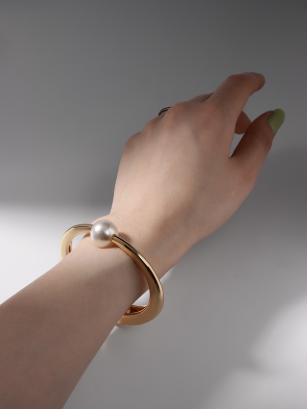 Браслет металл «Жемчужный» одна бусина, цвет золото Браслет металл «Жемчужный» одна бусина, цвет золото