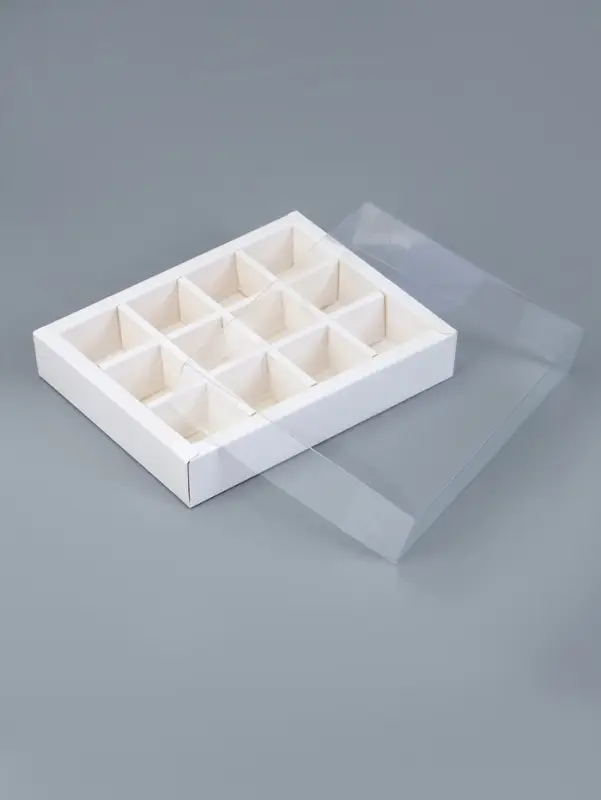 Коробка для 12 конфет, белая, с прозрачной ПВХ крышкой, 19&times;15&times;3.5 см