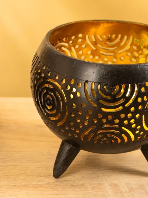 Подсвечник из кокоса, 15×15×13 см, коричнево-золотой Подсвечник из кокоса, 15×15×13 см, коричнево-золотой