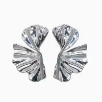 Серьги пластик &laquo;Лепестки&raquo; асимметрия, цвет серебро