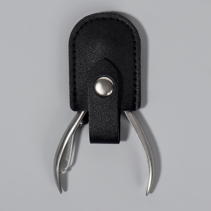 Чехол для хранения маникюрных инструментов, на кнопке, 6,8 × 3,8 см, цвет чёрный Чехол для хранения маникюрных инструментов, на кнопке, 6,8 × 3,8 см, цвет чёрный