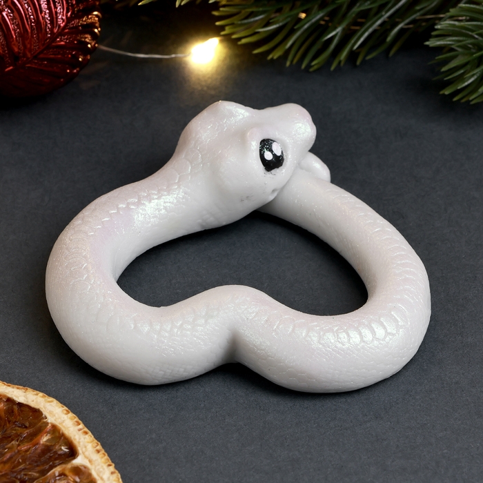 Новый год. Символ 2025. Фигурное мыло "Змея сердце" жемчужная