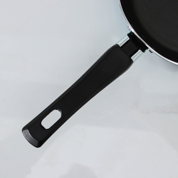 Сковорода Colibri, d=18 см, пластиковая ручка, антипригарное покрытие, цвет голубой Сковорода Colibri, d=18 см, пластиковая ручка, антипригарное покрытие, цвет голубой