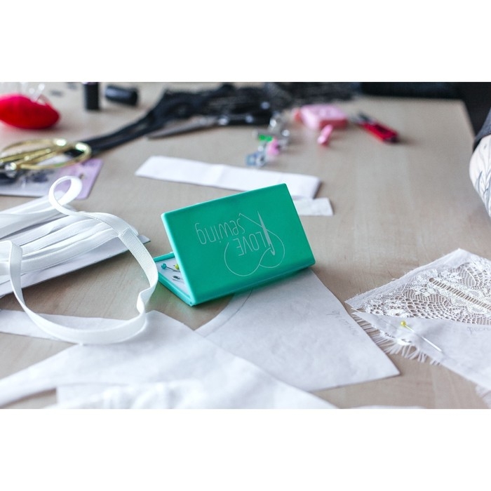 Игольница магнитная, 11 × 6,5 см, надпись МИКС, цвет бирюзовый Игольница магнитная, 11 × 6,5 см, надпись МИКС, цвет бирюзовый