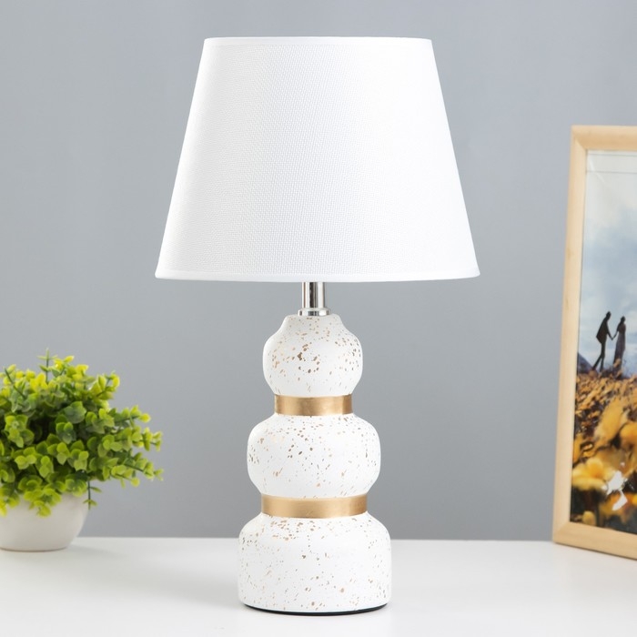 Настольная лампа Настольная лампа "Анно" 1хE14 белый 22,5х22,5х38 см RISALUX