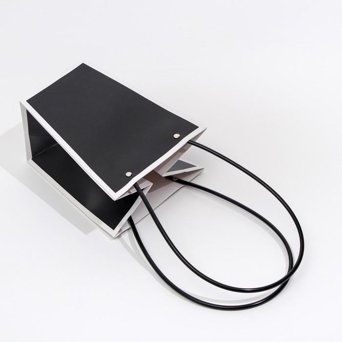 Сумка для цветов Черная влагостойкая, 17x17-11.5 x 11.5-20 см Сумка для цветов Черная влагостойкая, 17x17-11.5 x 11.5-20 см