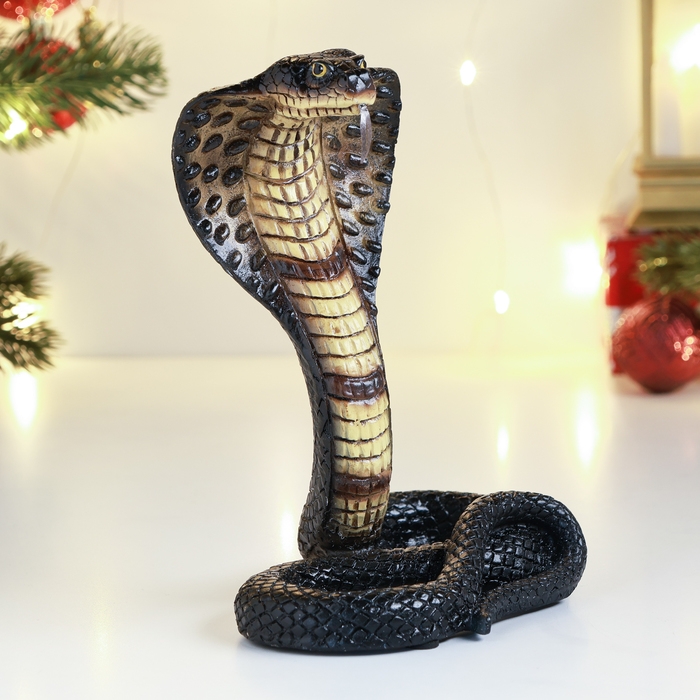 Фигура Фигура "Королевская кобра" 14х8х17см, цветная
