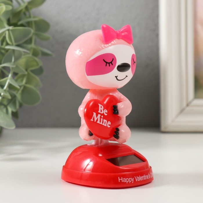 Маятник пластик от солнечной батареи Маятник пластик от солнечной батареи "Ленивец-девочка с сердечком" 5,8х6,1х10,5 см