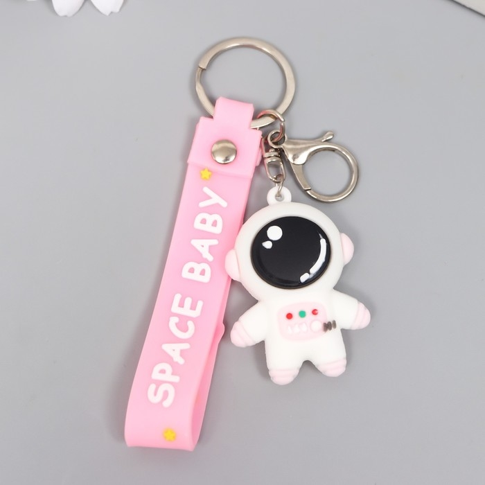 Брелок резина Брелок резина "Космонавт в бело-розовом скафандре" с браслетом и карабином 4,5х2,4х3,2 см