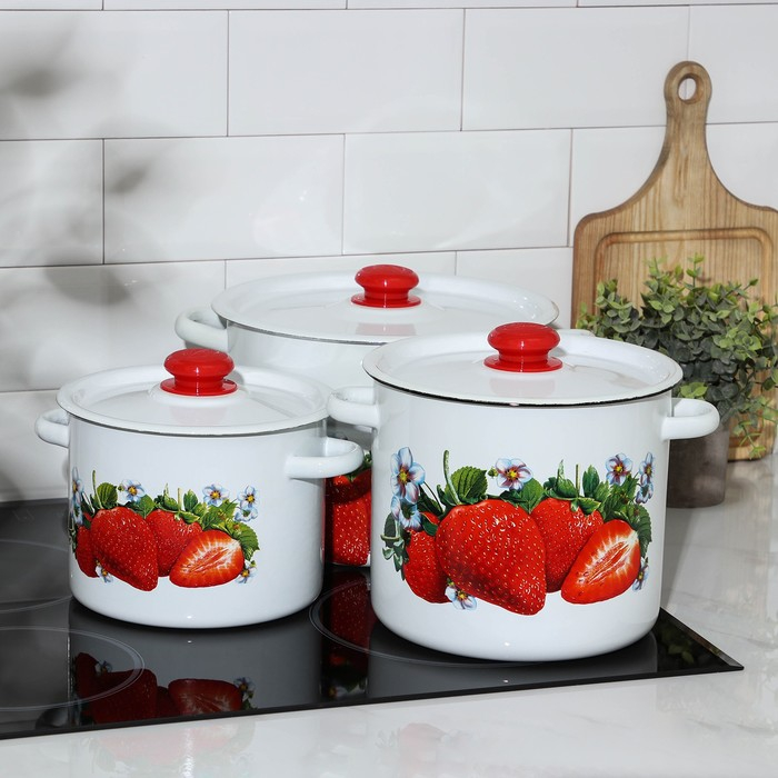 Набор кастрюль «Клубника садовая», 3 предмета: 3,5 л, 5,5 л, 8 л, индукция Набор кастрюль «Клубника садовая», 3 предмета: 3,5 л, 5,5 л, 8 л, индукция