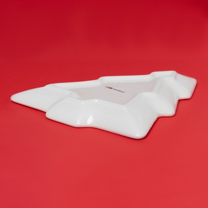 Тарелка новогодняя Доляна «Волшебное дерево», керамика, 23×20×2,2 см, цвет белый