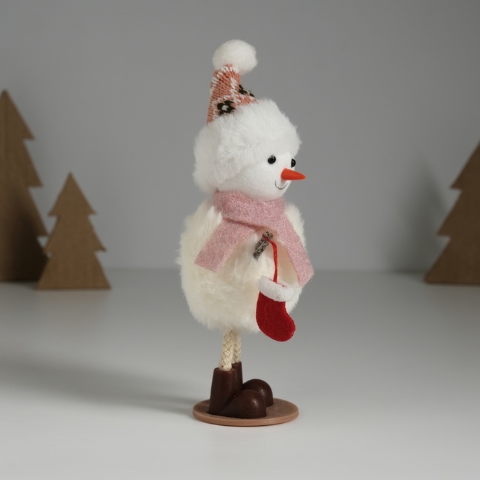 Сувенир текстиль  Сувенир текстиль "Снеговик в розовом шарфике, с носочком" 11х7х17,3 см