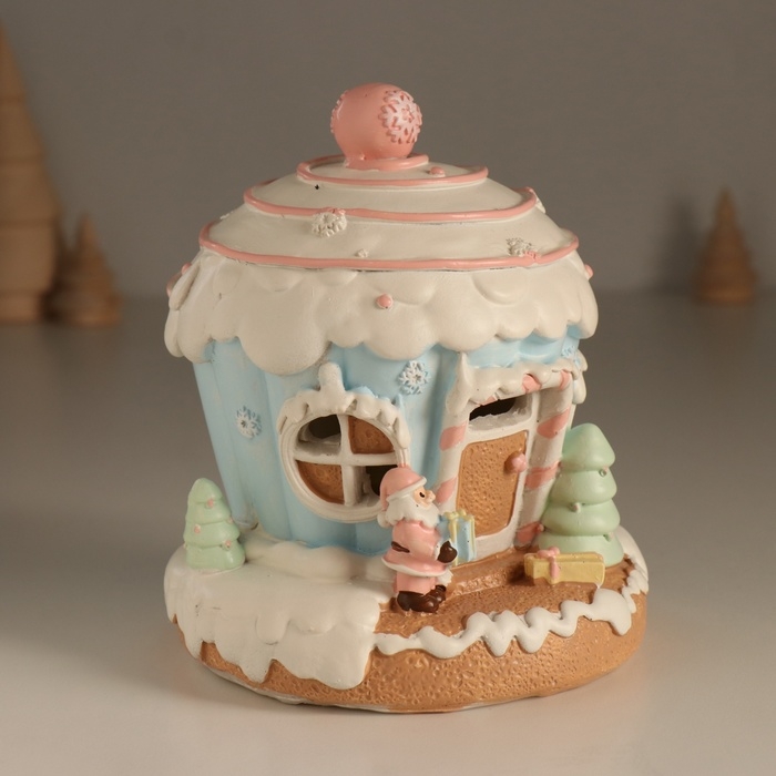 Сувенир полистоун свет Сувенир полистоун свет "Пряничный домик-кекс, с дедом Морозом" зефирный 12х12х14 см