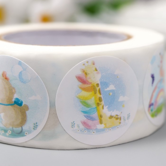 Наклейка бумага "Акварель. Зверушки" d=2,5 см 500 шт в рулоне 3х6,5х6,5 см