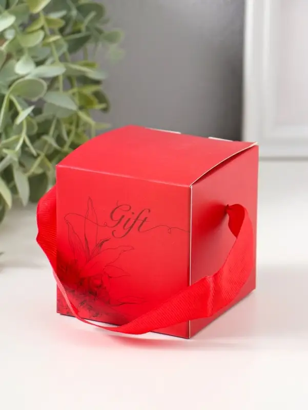 Шкатулка пластик "Роза в футляре" красная 6,8х6,8х7,5 см