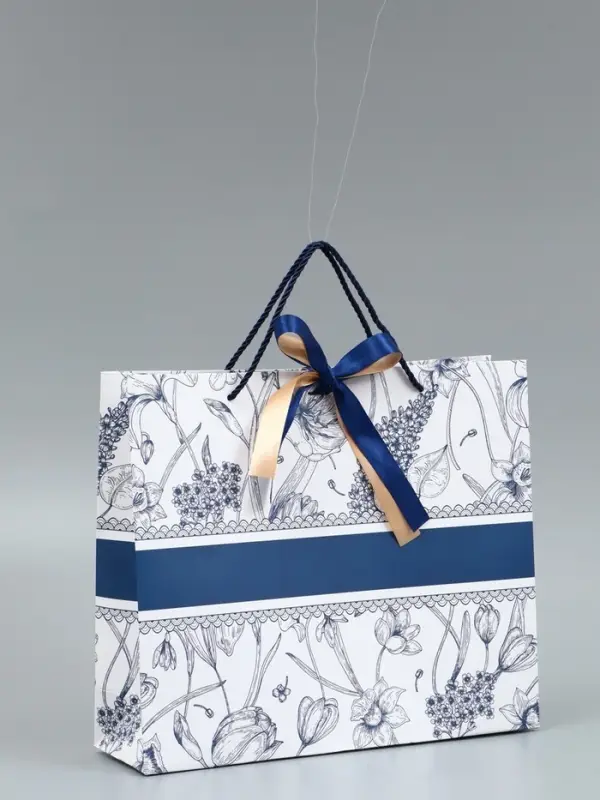 Пакет подарочный "Цветы", с бантом, 35 х 30 х 10 см