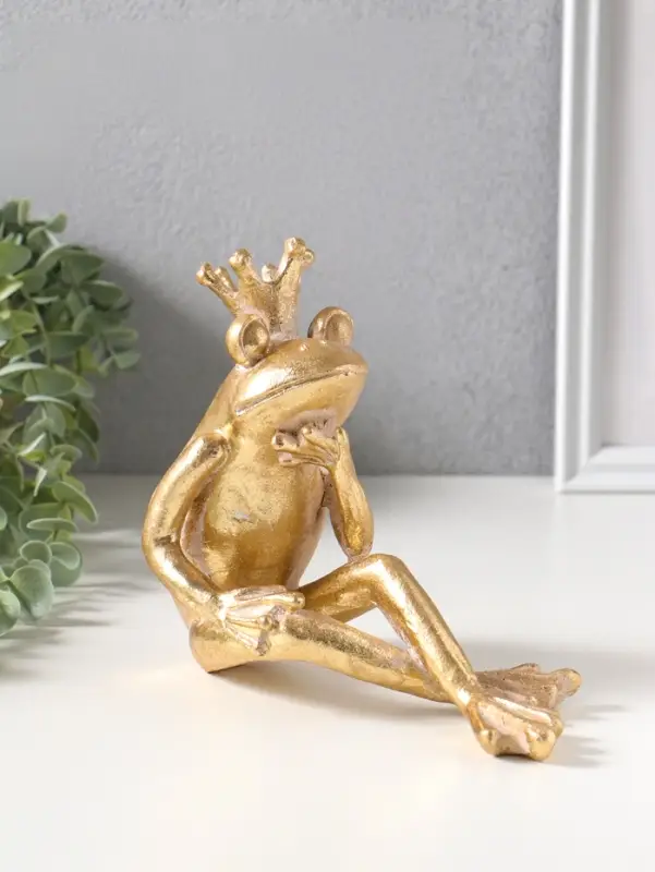 Сувенир полистоун "Принцесса-лягушка в короне" золото 19х9,3х16,5 см
