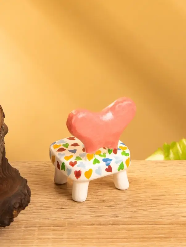 Сувенир «Стульчик с сердечками», 4×4×5.5 см, дерево, разноцветный