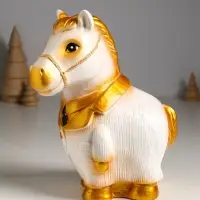 Копилка "Конь в пальто" 22,5х18х13 см, белый с золотом Копилка "Конь в пальто" 22,5х18х13 см, белый с золотом