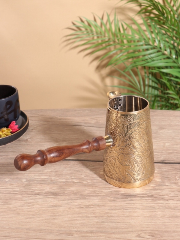 Турка "Золотые узоры" латунь, с деревянной ручкой, 450 мл