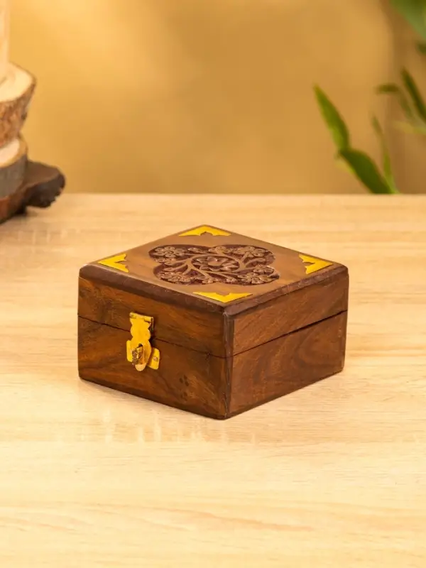 Шкатулка квадратная  с замочком латунь 10х10х6 см, дерево шишам Шкатулка квадратная  с замочком латунь 10х10х6 см, дерево шишам
