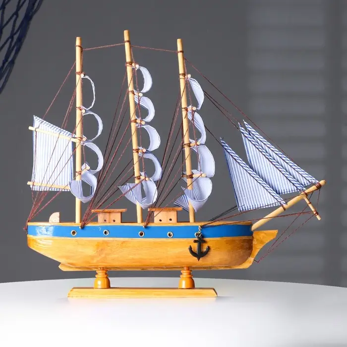 Сувенирная модель корабля &laquo;Эрна&raquo;, 40&times;7.5&times;38 см