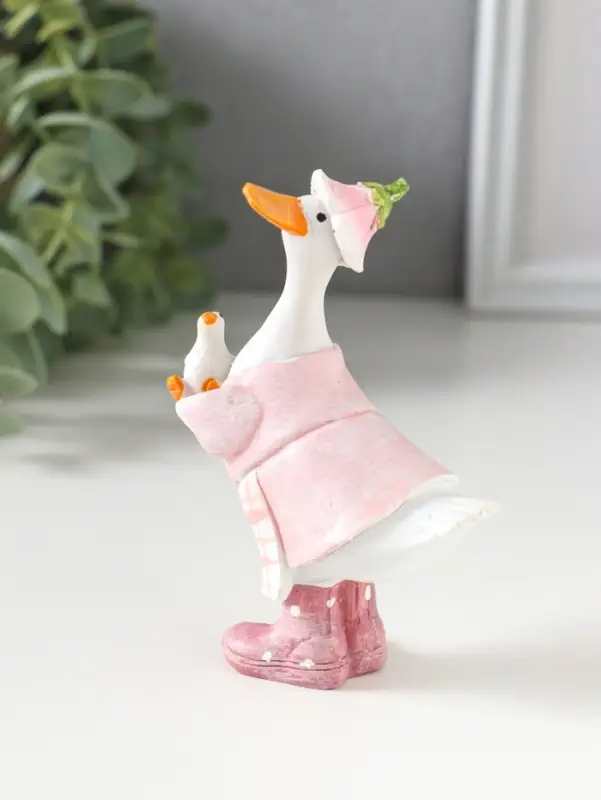 Сувенир полистоун "Гусыня в розовом платье с передником, с малышом" 6х4х9,5 см