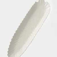 Блюдо сервировочное &laquo;Лист&raquo;, 35&times;10&times;2.5 см, керамика, белое