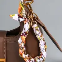 Брелок на 2 карабинах "Платок и цепочка" оранж 20х10х1,7 см Брелок на 2 карабинах "Платок и цепочка" оранж 20х10х1,7 см