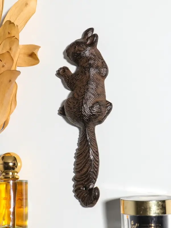 Крючок настенный &laquo;Белка&raquo;, ключница декоративная, чугун, 7&times;22&times;2.5 см