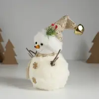 Фигурка текстиль &laquo;Снеговик меховой с веточкой на шапке&raquo;, 9.5&times;9.5&times;16 см