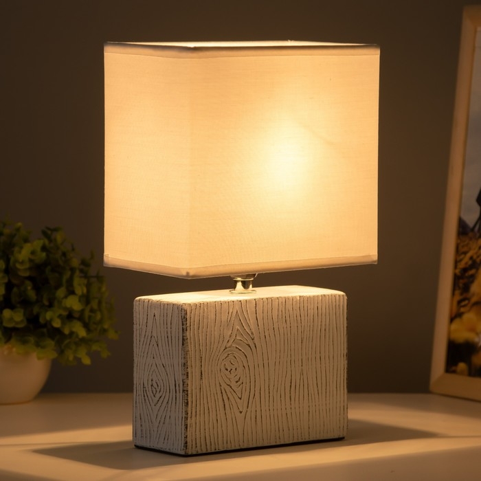 Настольная лампа Настольная лампа "Норма" Е14 40Вт белый 17,5х10,5х28,5 см RISALUX