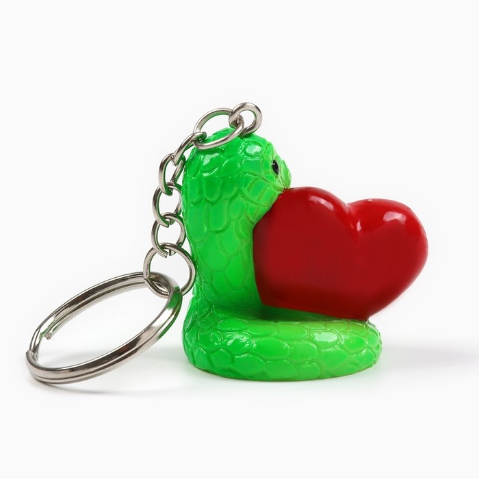 Новогодний брелок для ключей, объемный «Новый год: Змея с сердцем» 3,5 х 8,2 см Новогодний брелок для ключей, объемный «Новый год: Змея с сердцем» 3,5 х 8,2 см