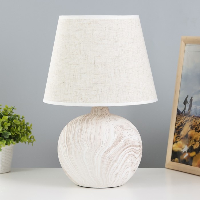 Настольная лампа Настольная лампа "Рундер" E14 40Вт бежевый 25х25х38 см RISALUX