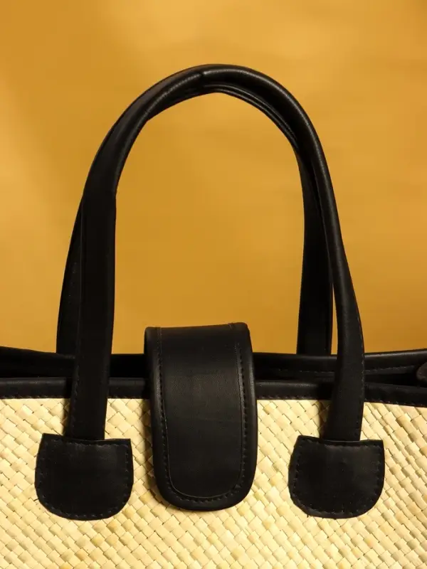 Сумка плетёная на застёжке из пандана 30х10х35 см, бежево-чёрный