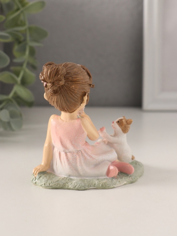 Сувенир полистоун Сувенир полистоун "Девчушка с котёнком на лужайке" розовый 9,5х6,5х8,5 см