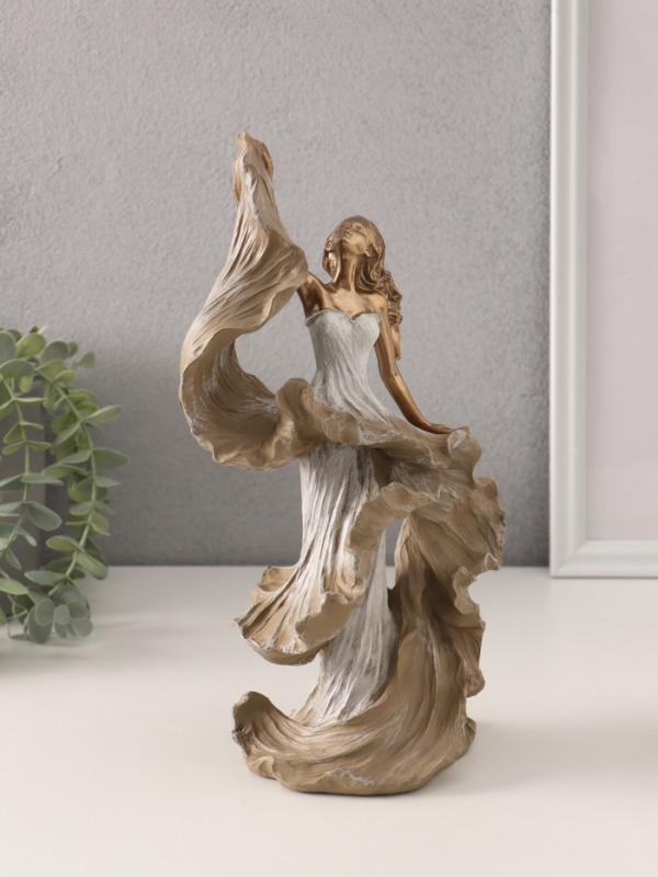 Сувенир полистоун  Сувенир полистоун "Воздушность. Девушка в платье со шлейфом" бежевый 16,5х11,5х30 см