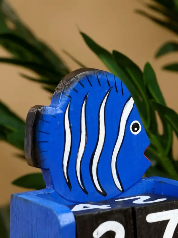 Календарь настольный "Экзотическая рыбка" дерево 11х5х14 см, цв. синий