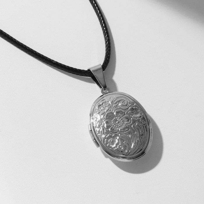Кулон на шнурке «Для фото» овал с цветами, цвет серебро на чёрном шнурке, 45 см Кулон на шнурке «Для фото» овал с цветами, цвет серебро на чёрном шнурке, 45 см