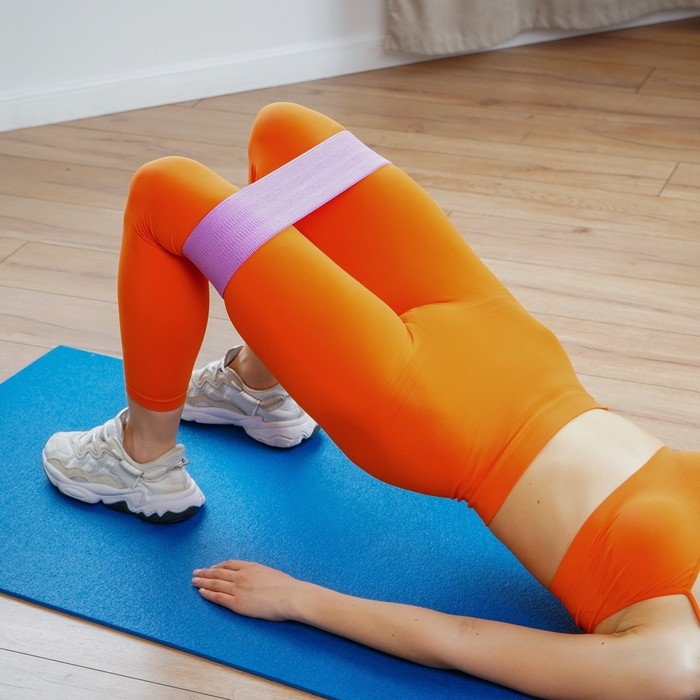 Фитнес-резинка ONLYTOP MEDIUM, 36х8,2х0,3 см, нагрузка 35-45 кг, цвет фиолетовый Фитнес-резинка ONLYTOP MEDIUM, 36х8,2х0,3 см, нагрузка 35-45 кг, цвет фиолетовый