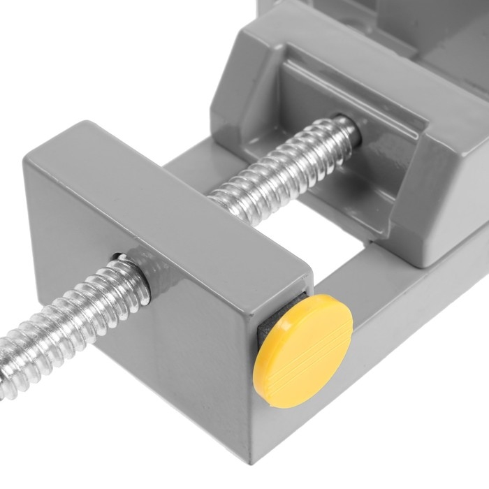 Струбцина угловая усиленная ТУНДРА, металлическая, два зажима, 68 мм Струбцина угловая усиленная ТУНДРА, металлическая, два зажима, 68 мм