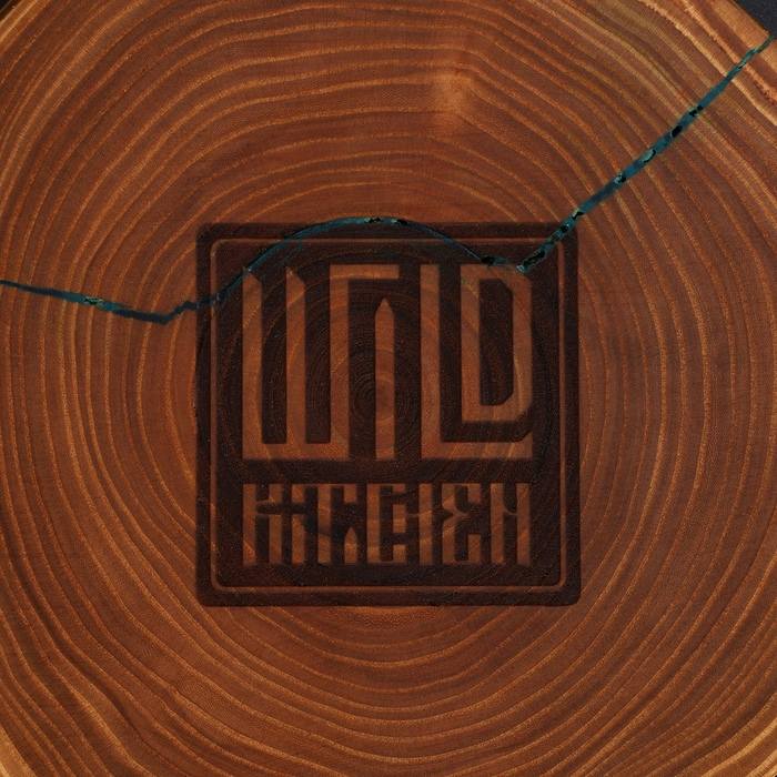 Доска разделочная из спила Wild Kitchen, d=160-200 мм, толщина 30 мм, цельный массив кедра Доска разделочная из спила Wild Kitchen, d=160-200 мм, толщина 30 мм, цельный массив кедра