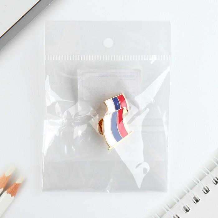 Значок «Флаг РФ», 3 х 2.2 см Значок «Флаг РФ», 3 х 2.2 см